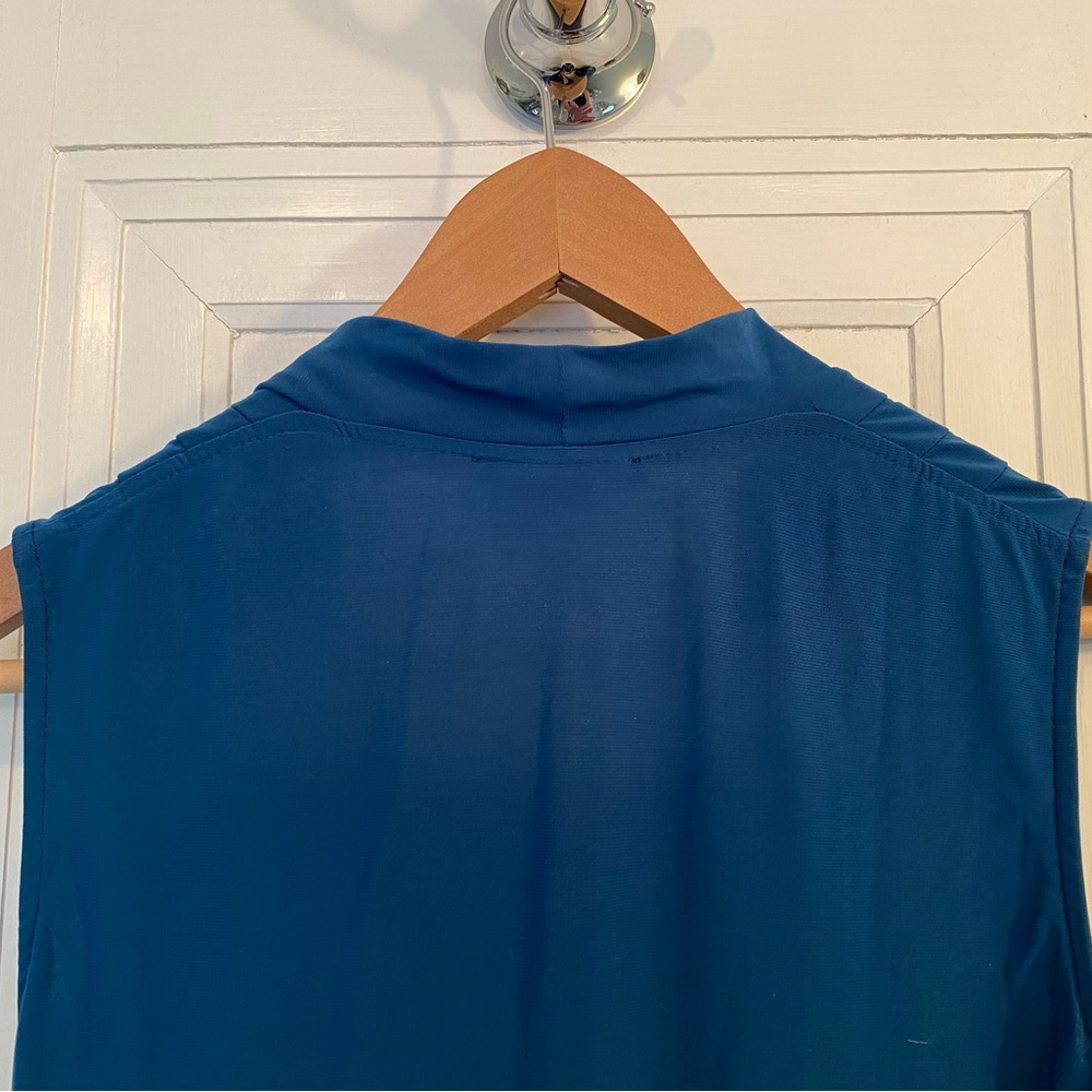 💙 HOST PICK 💙 Stunning blue blouse from Femme de Carriere. Size Medium. - Picture 2 of 3